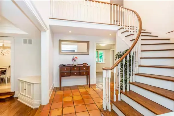 1749 Wembury RD #Upper, Mississauga, ON L5J 4G4