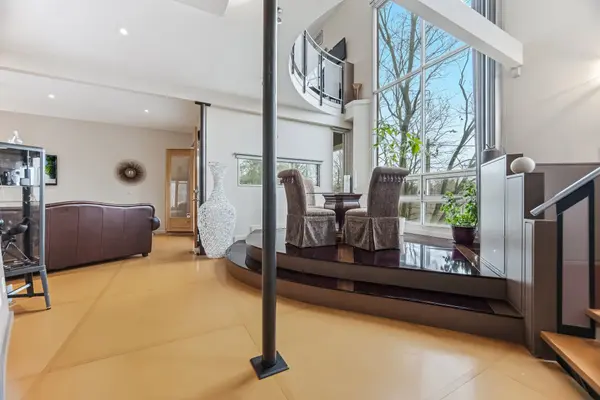 186 Wyndham ST, Mississauga, ON L5M 1N5