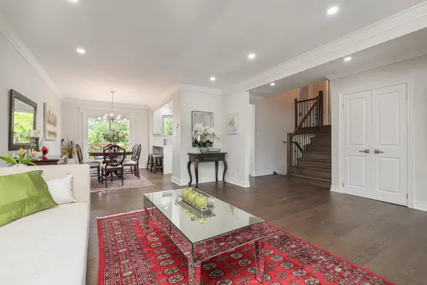 6 Crioline RD, Toronto W04, ON M6L 2S3