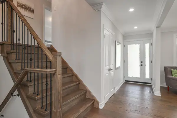 6 Crioline RD, Toronto W04, ON M6L 2S3