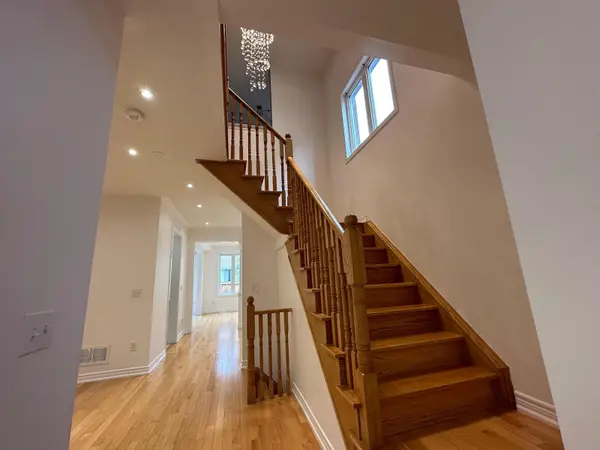 34 Vanderpool CRES #Upper Level, Brampton, ON L6P 3W9