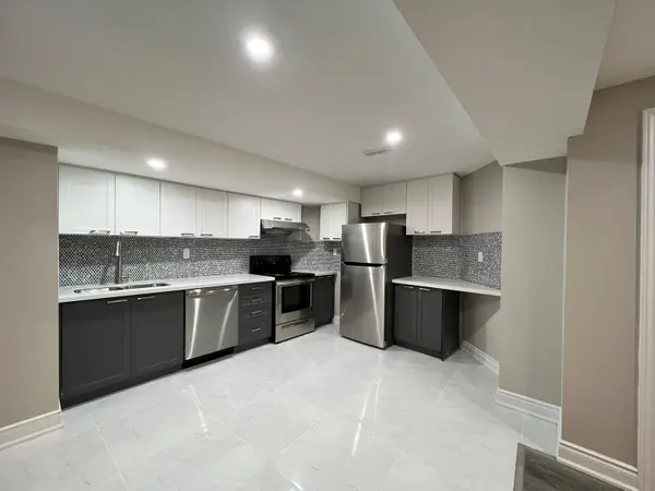 62 Eagleridge DR, Brampton, ON L6R 1E8