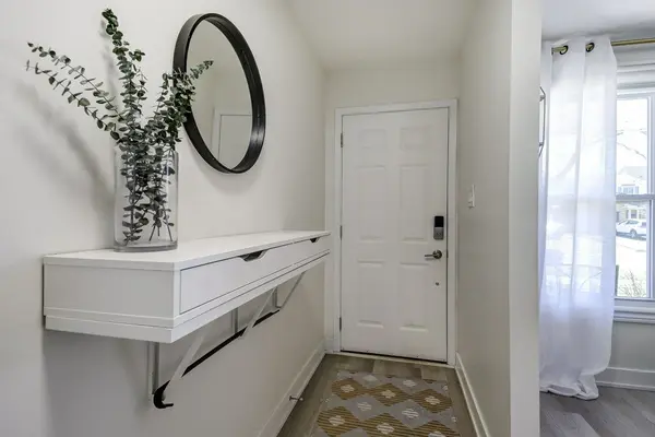 2405 Malcom CRES, Burlington, ON L7P 3Y5