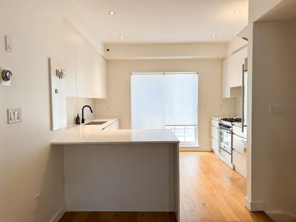 6 Windermere AVE #Th22, Toronto W01, ON M6S 3J1