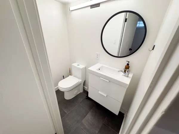 6 Windermere AVE #Th22, Toronto W01, ON M6S 3J1