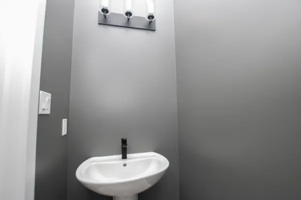 621 REGENT ST, Strathroy-caradoc, ON N0L 1W0