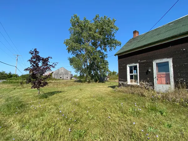 1677 County 8 RD, Prince Edward County, ON K0K 2T0