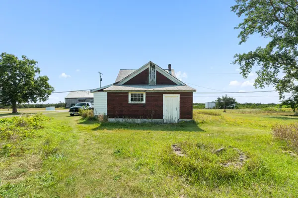 1677 County 8 RD, Prince Edward County, ON K0K 2T0