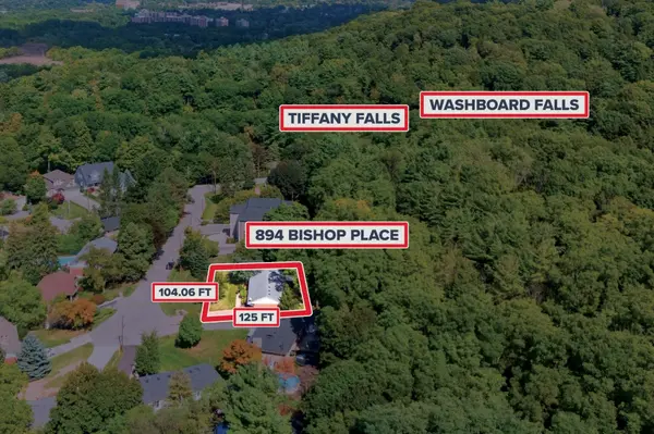 894 Bishop PL, Hamilton, ON L9G 3E5