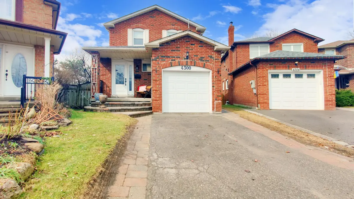 4300 Beacon LN, Mississauga, ON L5C 3V9