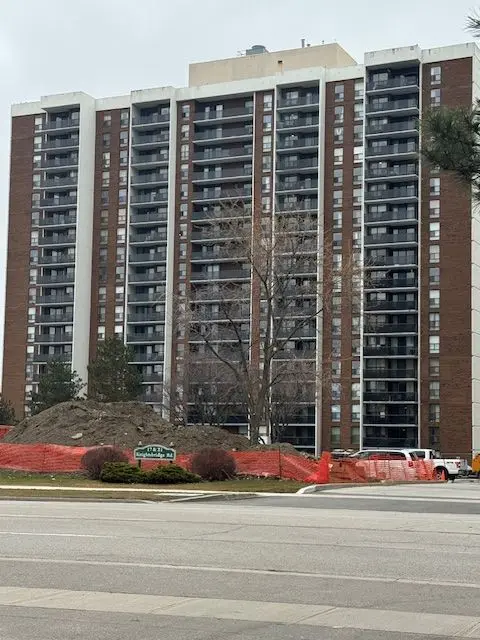 21 Knightsbridge RD #805, Brampton, ON L6T 3Y1