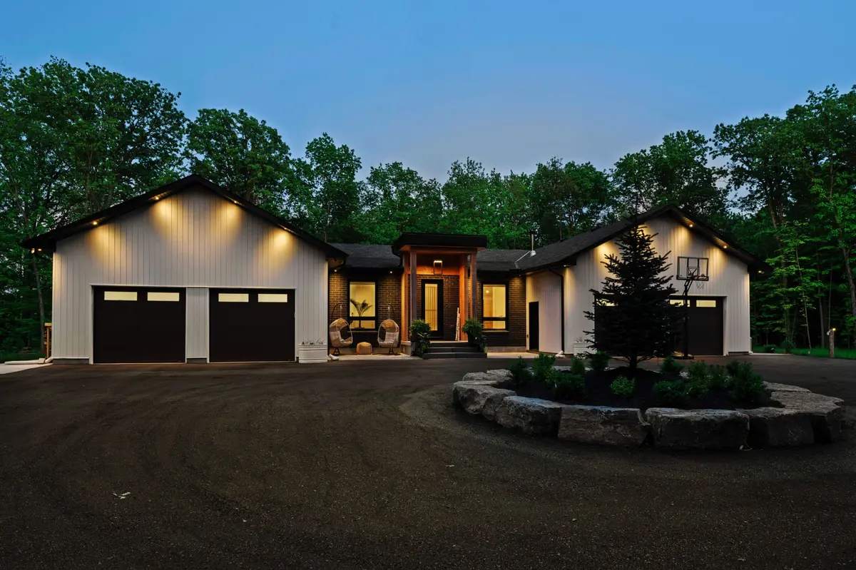 295 Allen RD, Grimsby, ON L3M 4E7