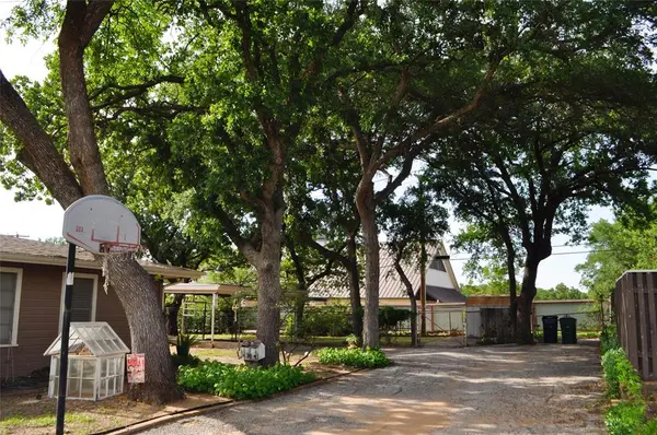 1405 Rolling Hills Drive, Graham, TX 76450