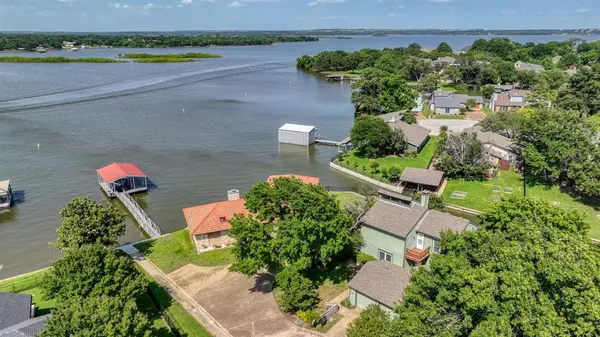 696 Harbor Drive N, Azle, TX 76020