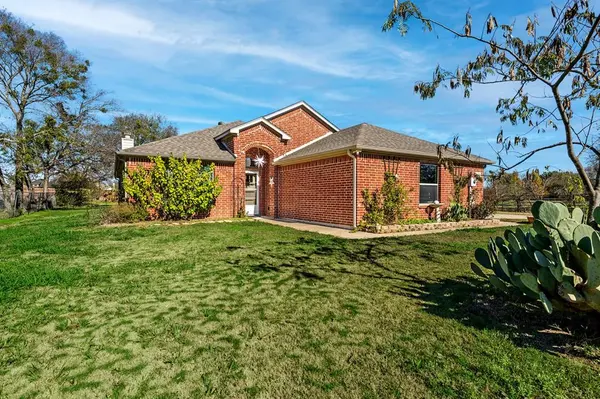 1209 Sherman Street, Tioga, TX 76271