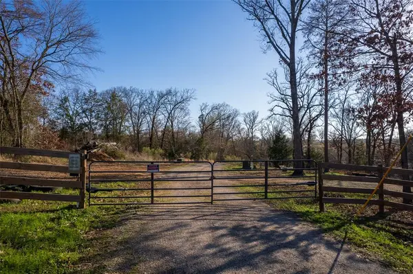 158 Private Road 52405, Pittsburg, TX 75686