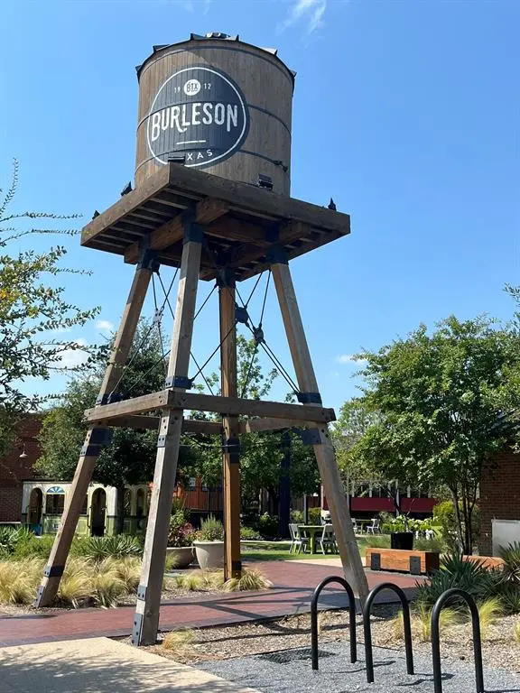 212 Warren Street,  Burleson,  TX 76028