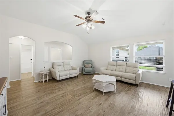 1525 Wickham Drive, Burleson, TX 76028