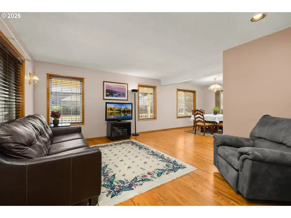 2795 NE LORIE DR, Hillsboro, OR 97124