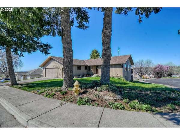 17 SE KIRK AVE, Pendleton, OR 97801