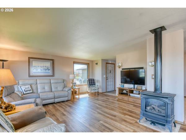 17 SE KIRK AVE, Pendleton, OR 97801