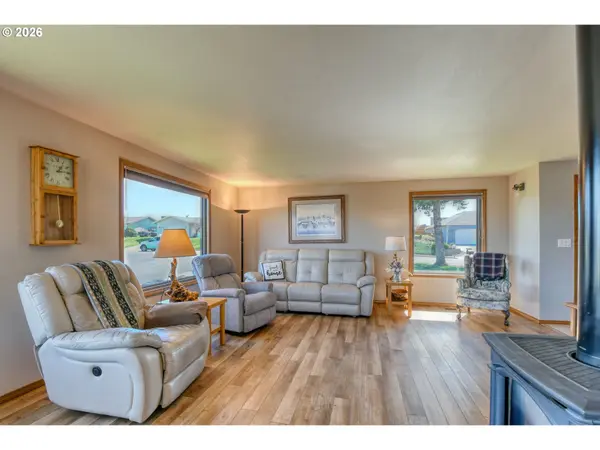 17 SE KIRK AVE, Pendleton, OR 97801