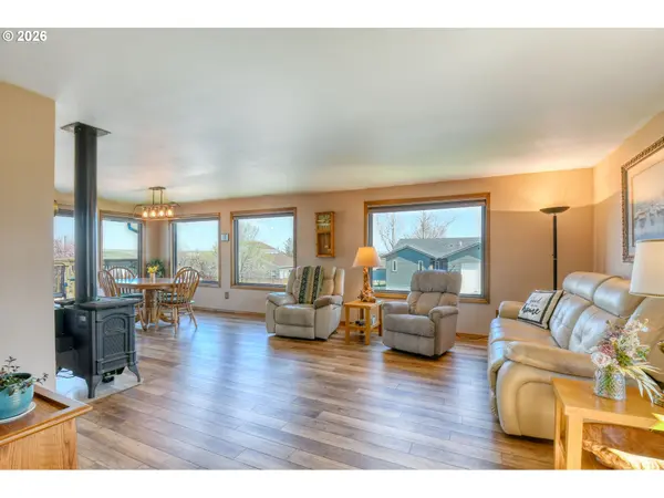 17 SE KIRK AVE, Pendleton, OR 97801