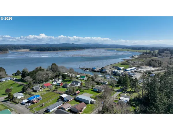 21 2ND ST, Bay Center, WA 98527