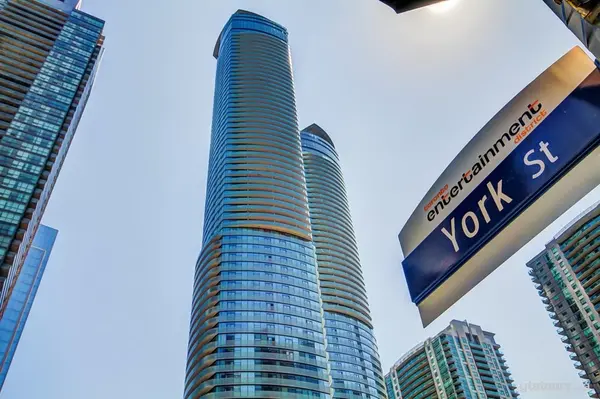 14 York ST #5809, Toronto C01, ON M5J 0B1