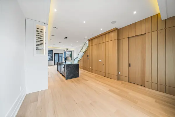 199 Arlington AVE, Toronto C03, ON M6C 2Z4