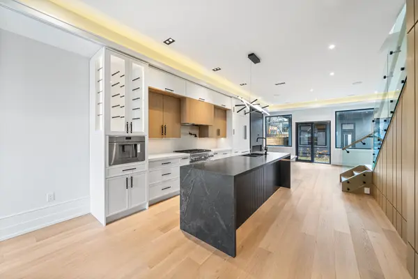 199 Arlington AVE, Toronto C03, ON M6C 2Z4