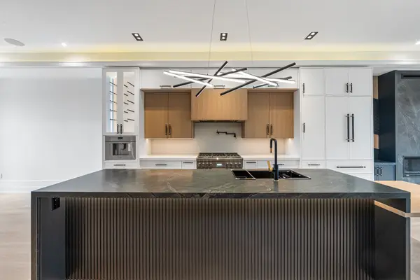 199 Arlington AVE, Toronto C03, ON M6C 2Z4