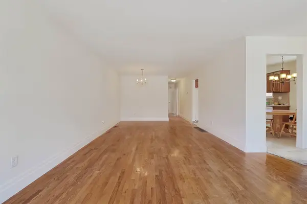 184 Edmonton DR, Toronto C15, ON M2J 3X5