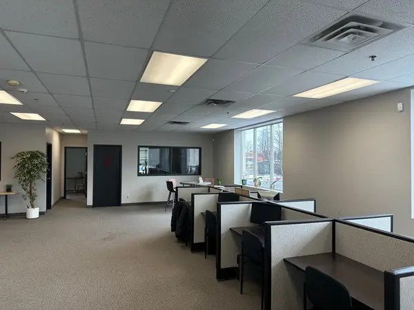 242 Earl Stewart DR #Gr Flr, Aurora, ON L4G 6V8