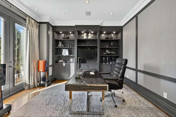 126 Hillview RD, Aurora, ON L4G 2M5