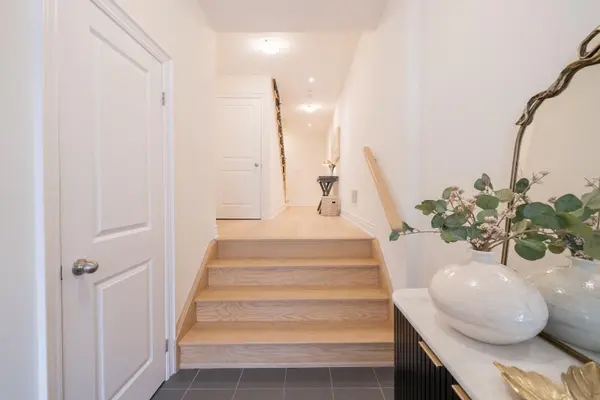 12 Griffith ST, Aurora, ON L4G 7B6