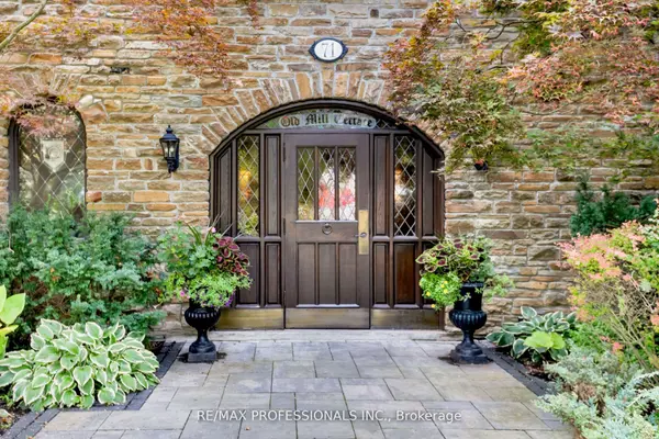 71 Old Mill RD #304, Toronto W08, ON M8X 1G9