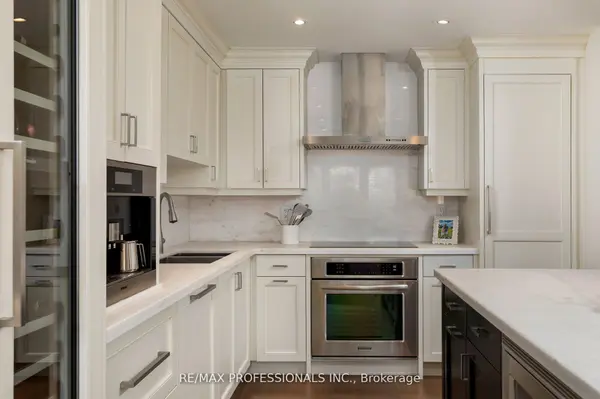 71 Old Mill RD #304, Toronto W08, ON M8X 1G9