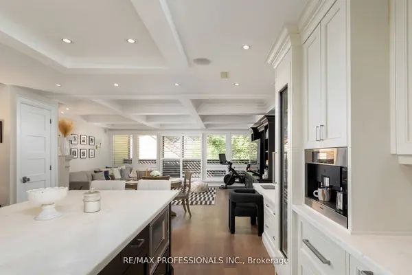 71 Old Mill RD #304, Toronto W08, ON M8X 1G9