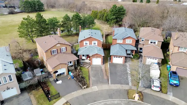 4300 Beacon LN, Mississauga, ON L5C 3V9