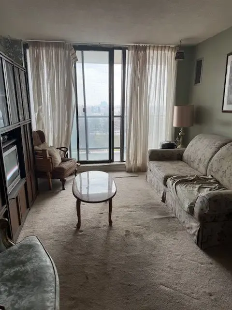 21 Knightsbridge RD #805, Brampton, ON L6T 3Y1