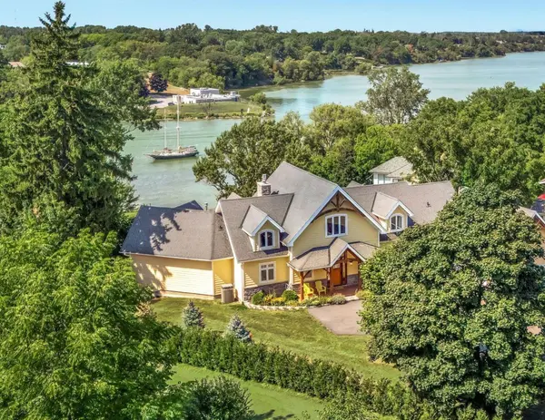 12698 Loyalist Pkwy, Prince Edward County, ON K0K 2T0