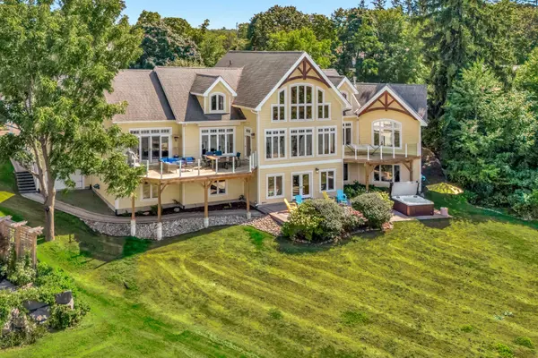 12698 Loyalist Pkwy, Prince Edward County, ON K0K 2T0