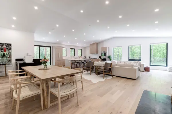 295 Allen RD, Grimsby, ON L3M 4E7