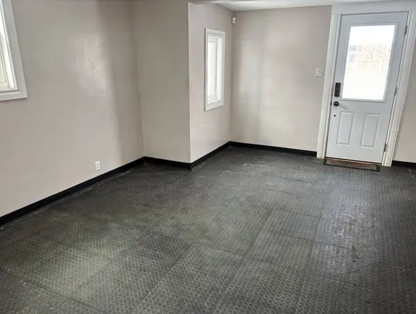 1464 Centre RD, Hamilton, ON L8N 2Z7