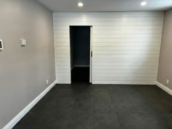 1464 Centre RD, Hamilton, ON L8N 2Z7