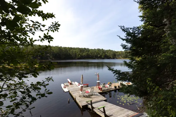 136 Deer Lake RD, Huntsville, ON P0B 1L0