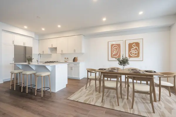 18 Clear Valley LN, Hamilton, ON L0R 1W0