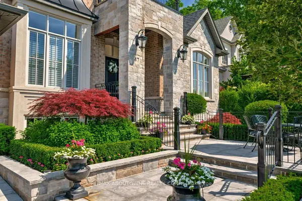 47 Legacy LN, Hamilton, ON L9G 0G2