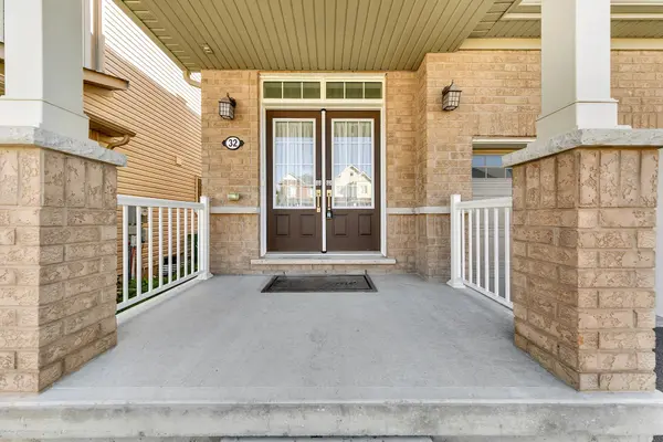 32 Mccargow DR, Haldimand, ON N3W 0C3